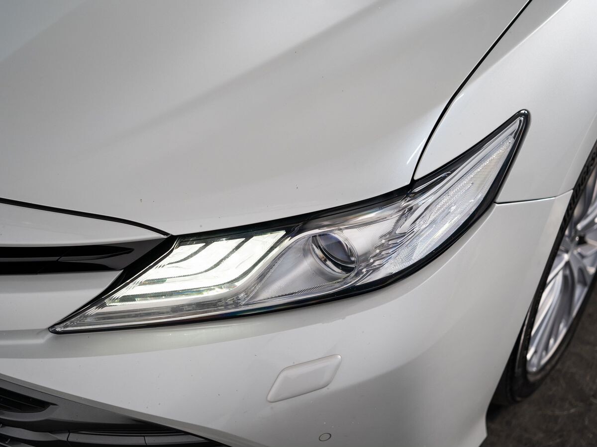 Toyota Camry 2021 - фото автомобиля