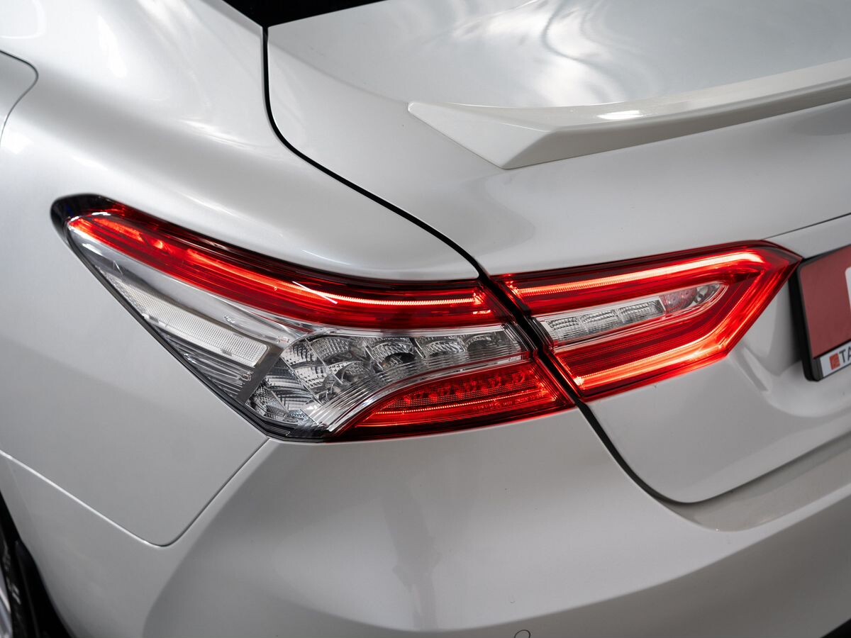 Toyota Camry 2021 - фото автомобиля