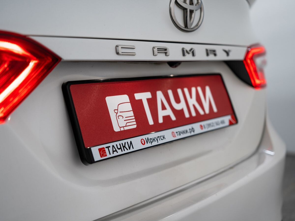 Toyota Camry 2021 - фото автомобиля