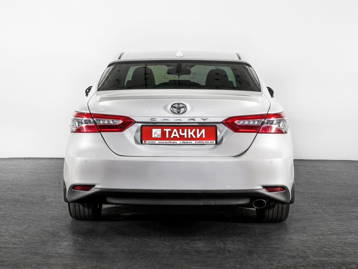 Toyota Camry 2021 - фото автомобиля