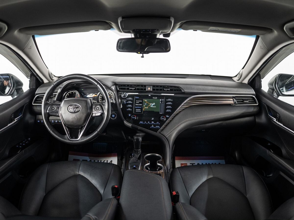 Toyota Camry 2021 - фото автомобиля