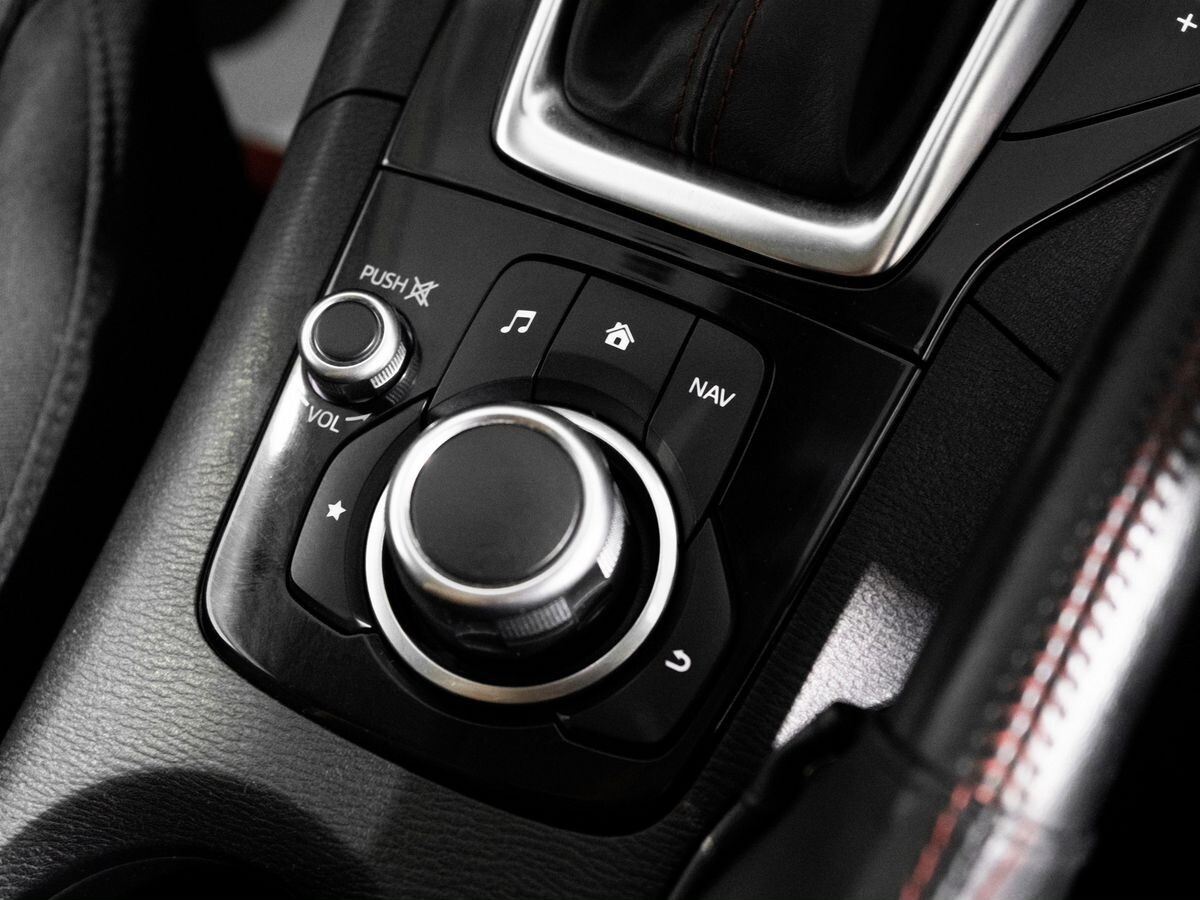Mazda Axela 2015 - фото автомобиля