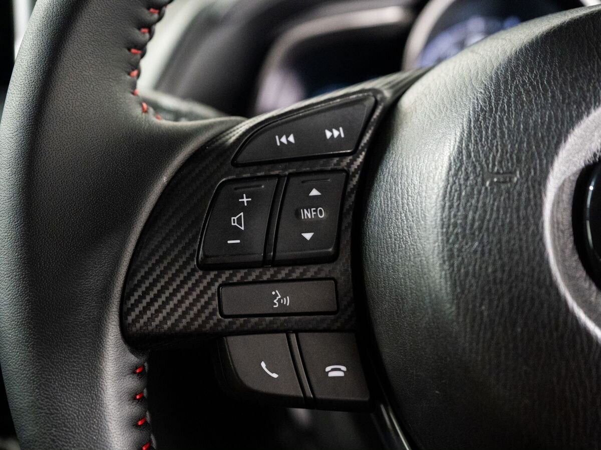 Mazda Axela 2015 - фото автомобиля