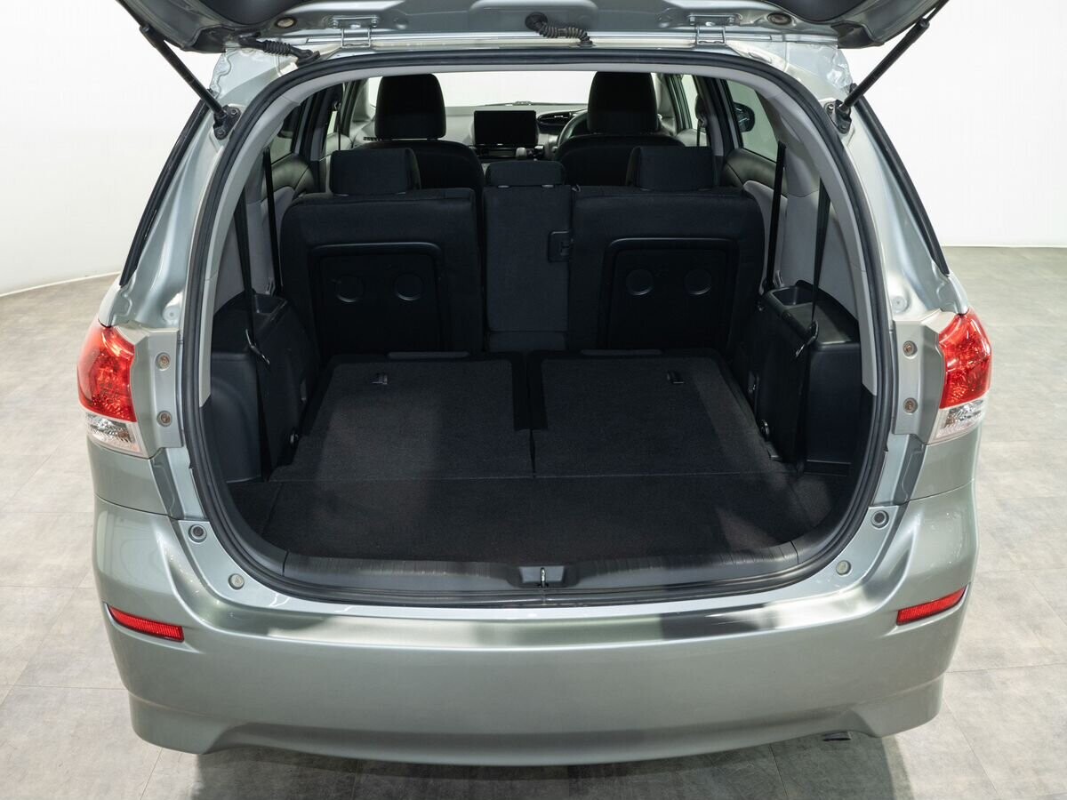 Toyota Wish 2009 - фото автомобиля