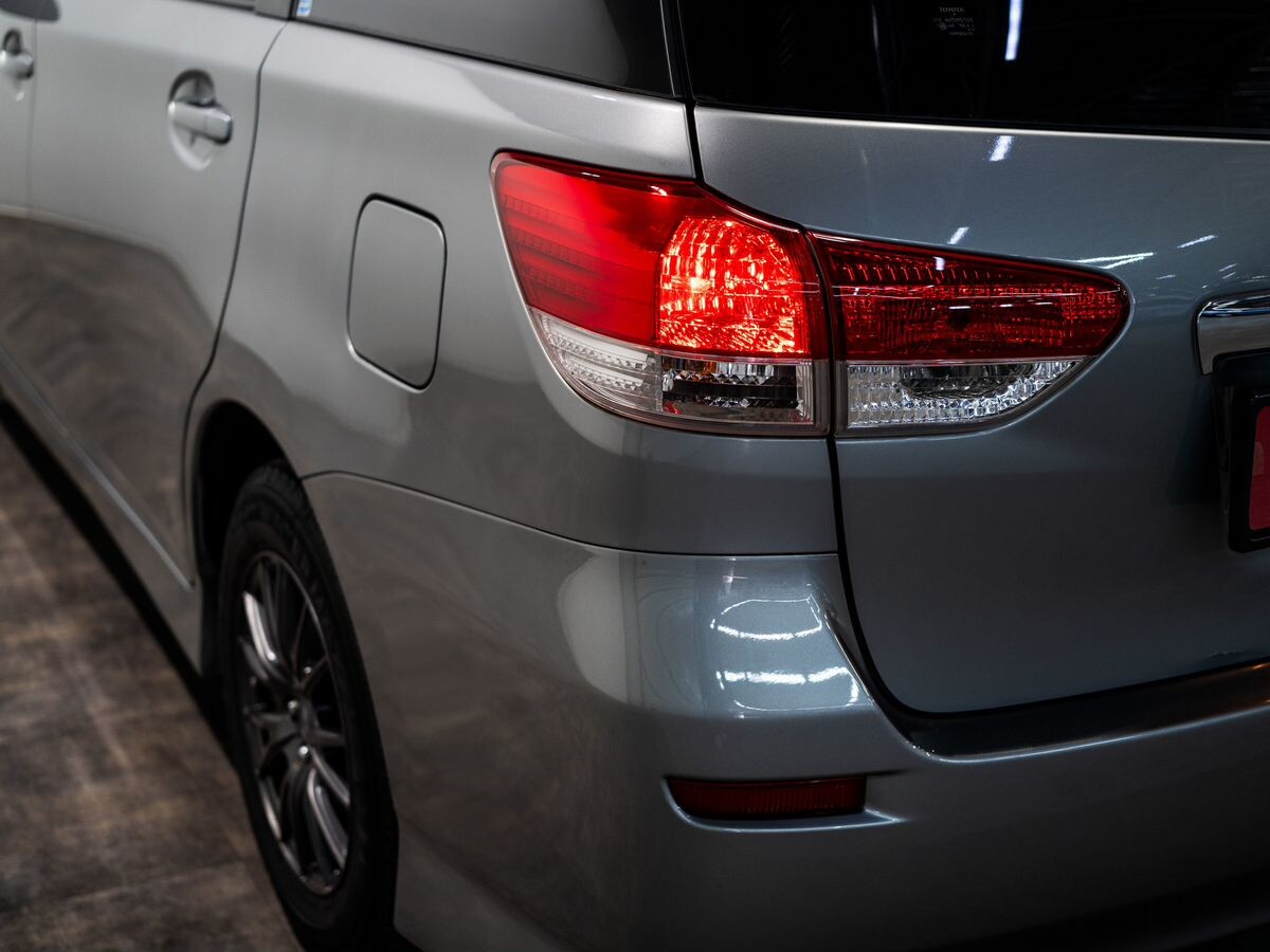 Toyota Wish 2009 - фото автомобиля