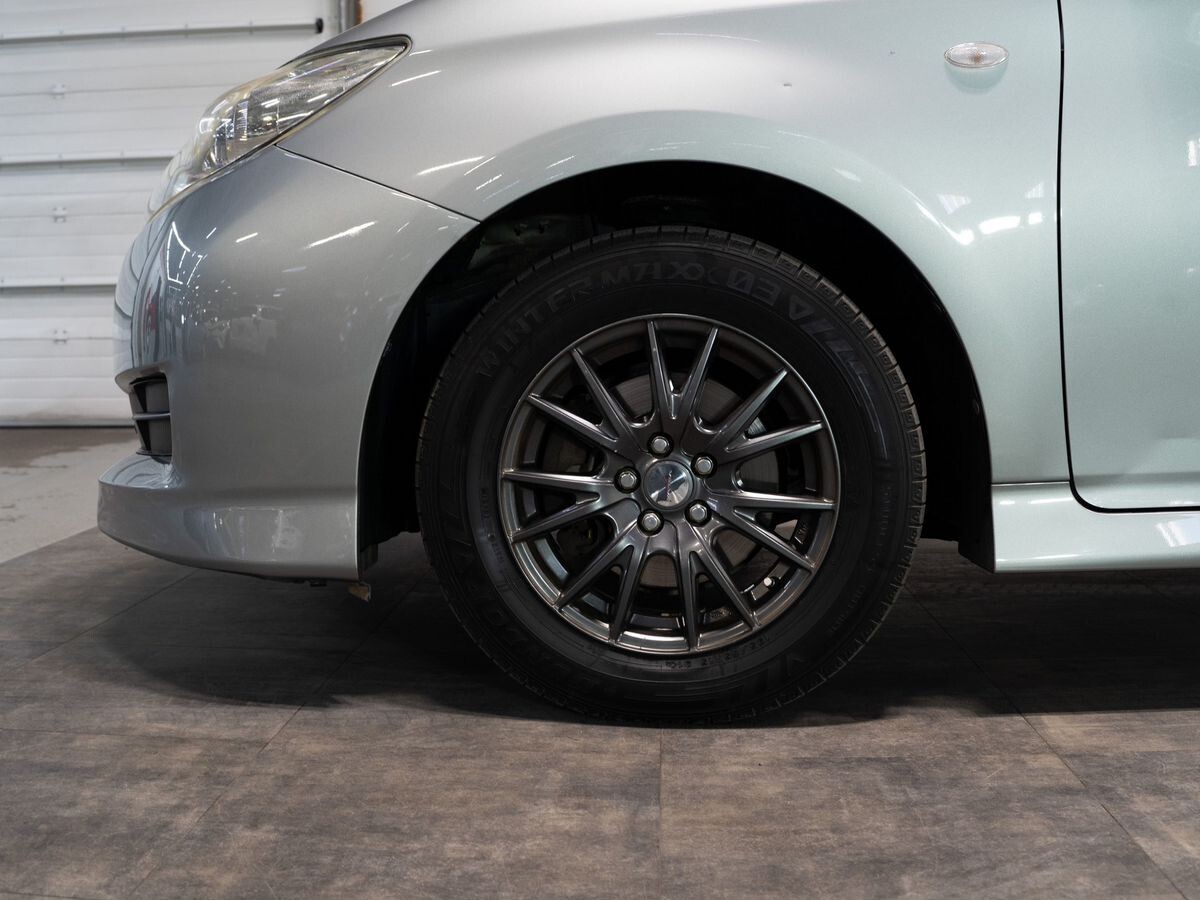 Toyota Wish 2009 - фото автомобиля