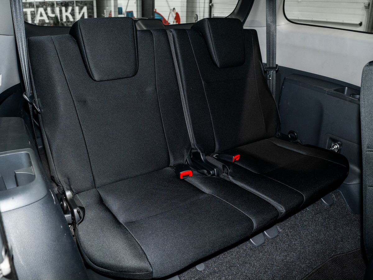 Toyota Wish 2009 - фото автомобиля