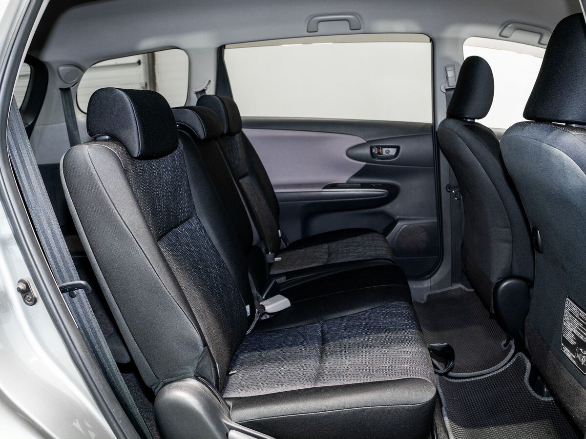 Toyota Wish 2009 - фото автомобиля