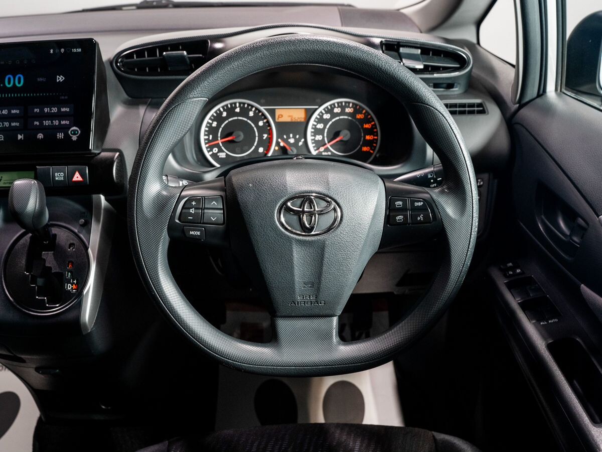 Toyota Wish 2009 - фото автомобиля