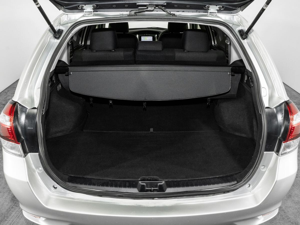 Toyota Corolla Fielder 2016 - фото автомобиля