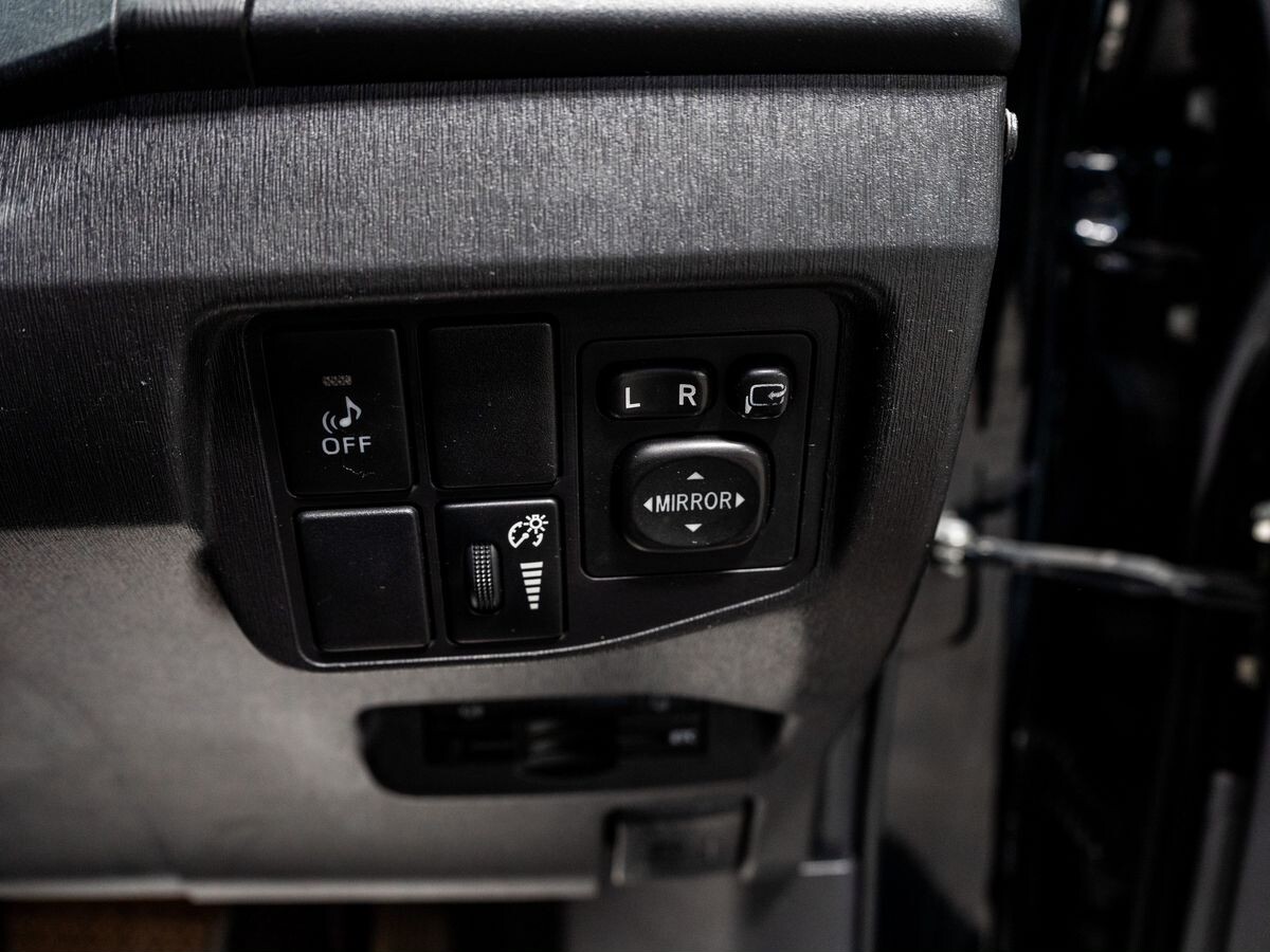 Toyota Prius PHV 2012 - фото автомобиля