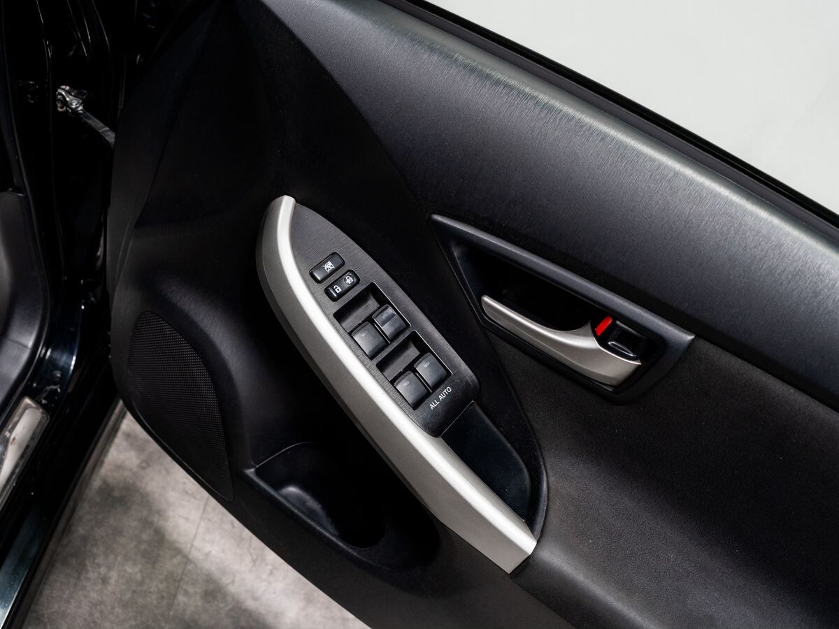 Toyota Prius PHV 2012 - фото автомобиля