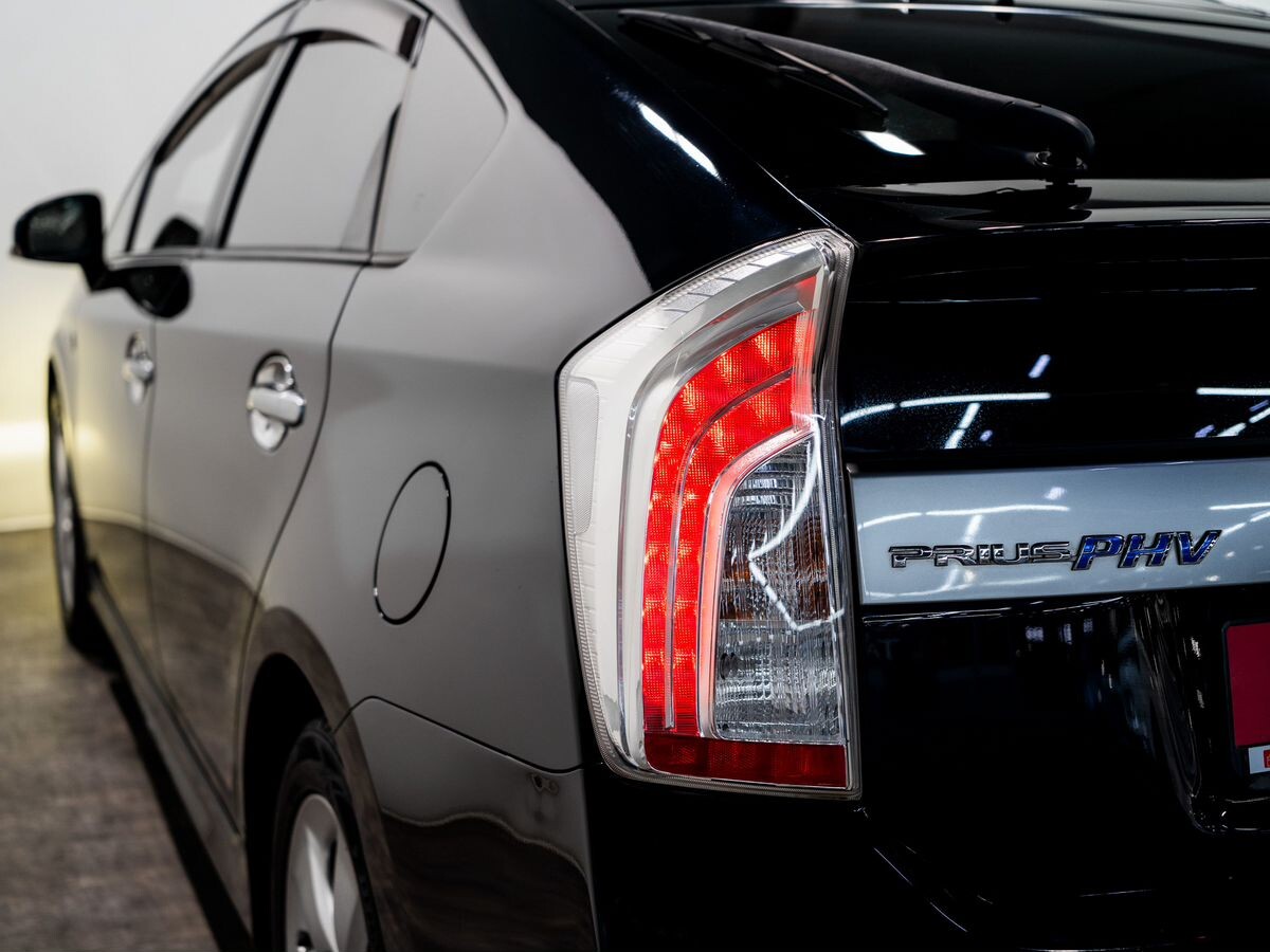 Toyota Prius PHV 2012 - фото автомобиля
