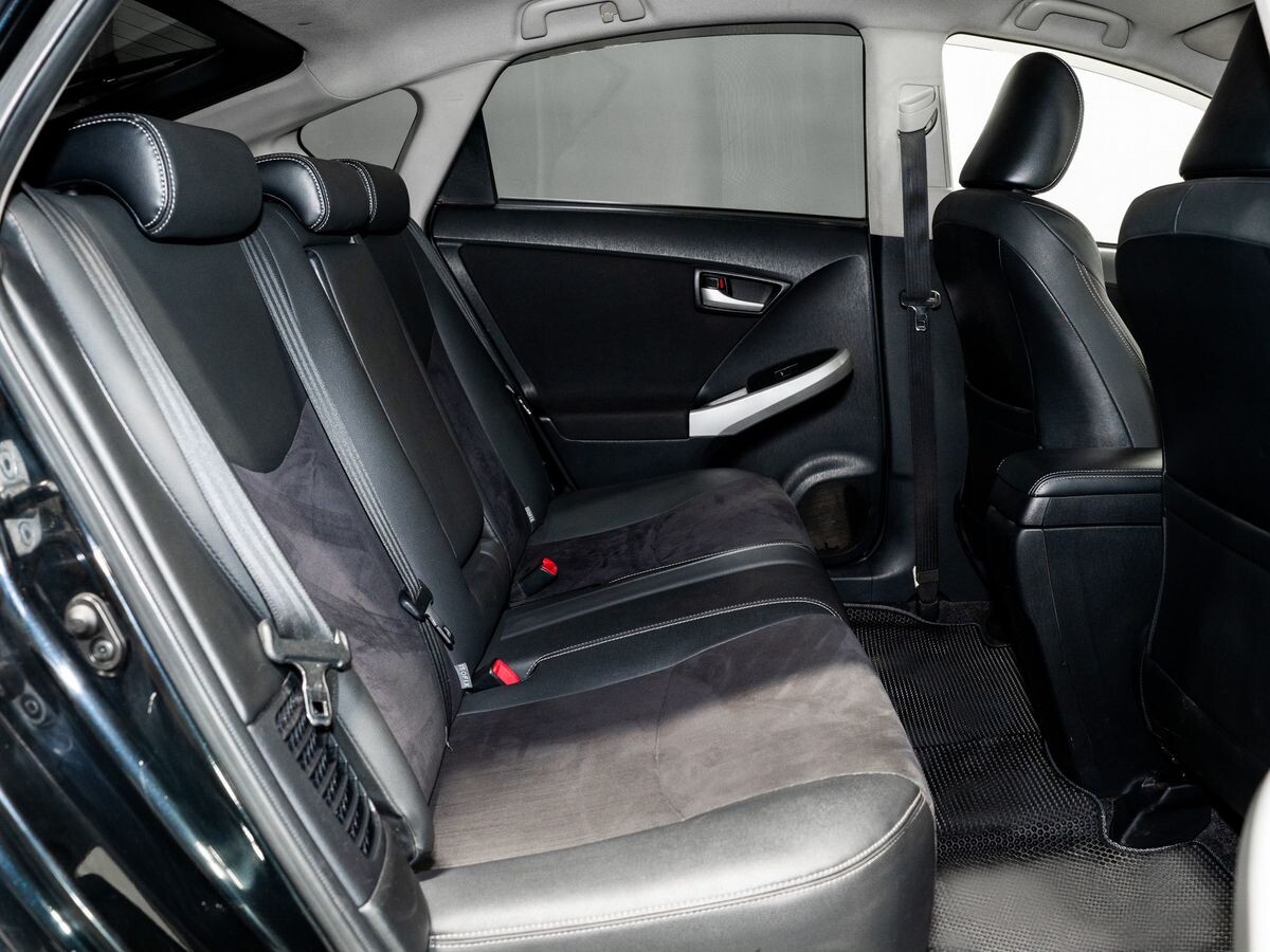 Toyota Prius PHV 2012 - фото автомобиля