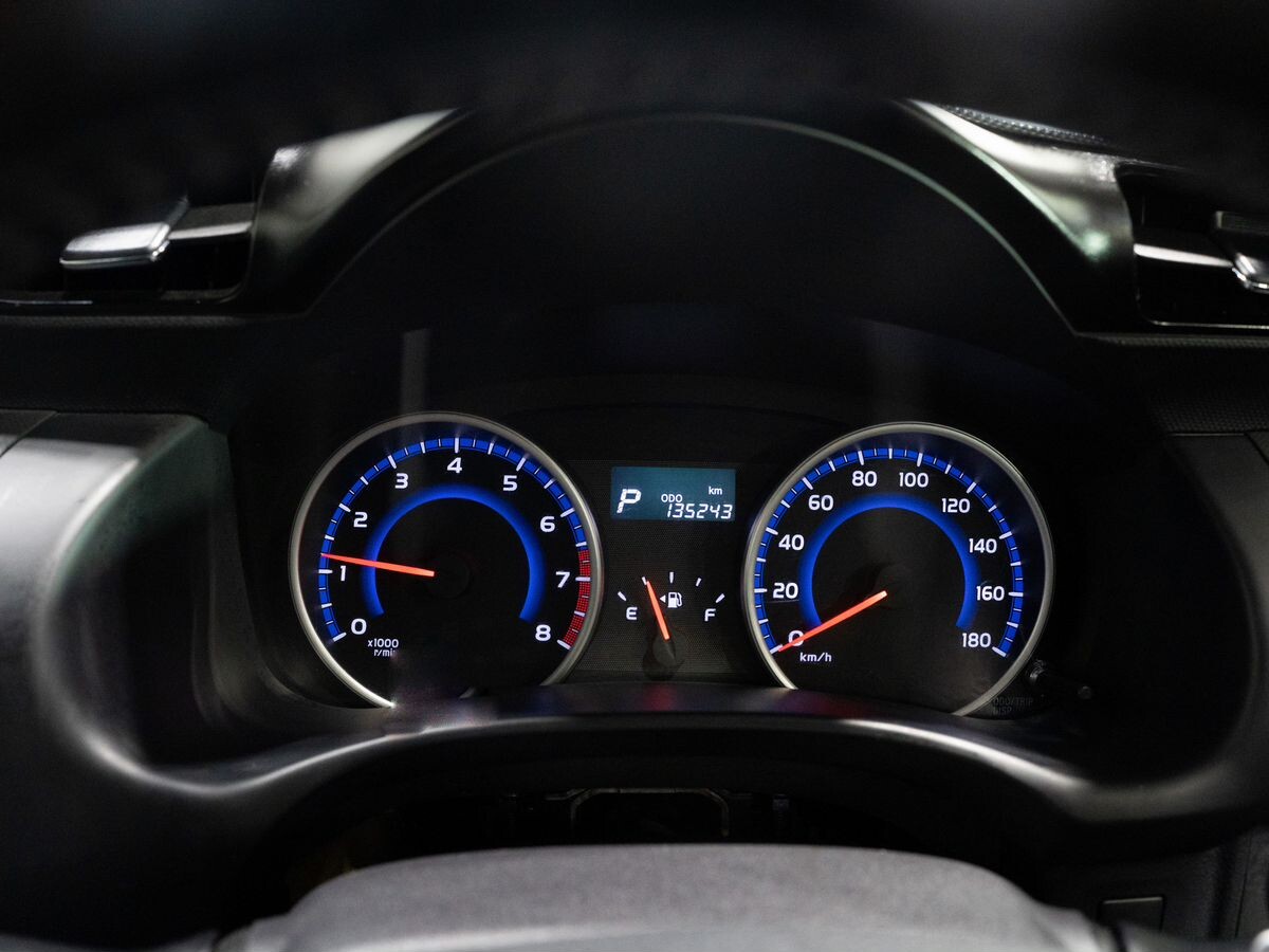 Toyota Wish 2015 - фото автомобиля