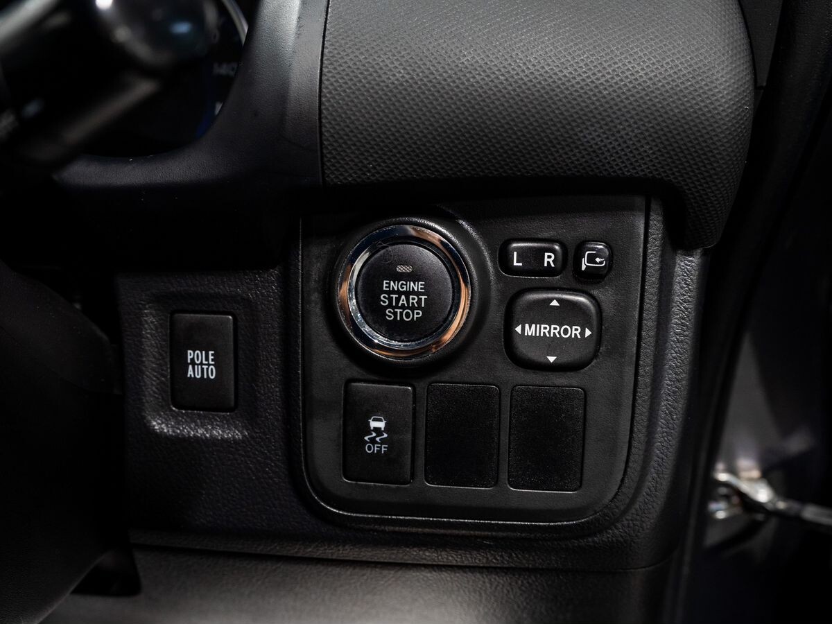 Toyota Wish 2015 - фото автомобиля