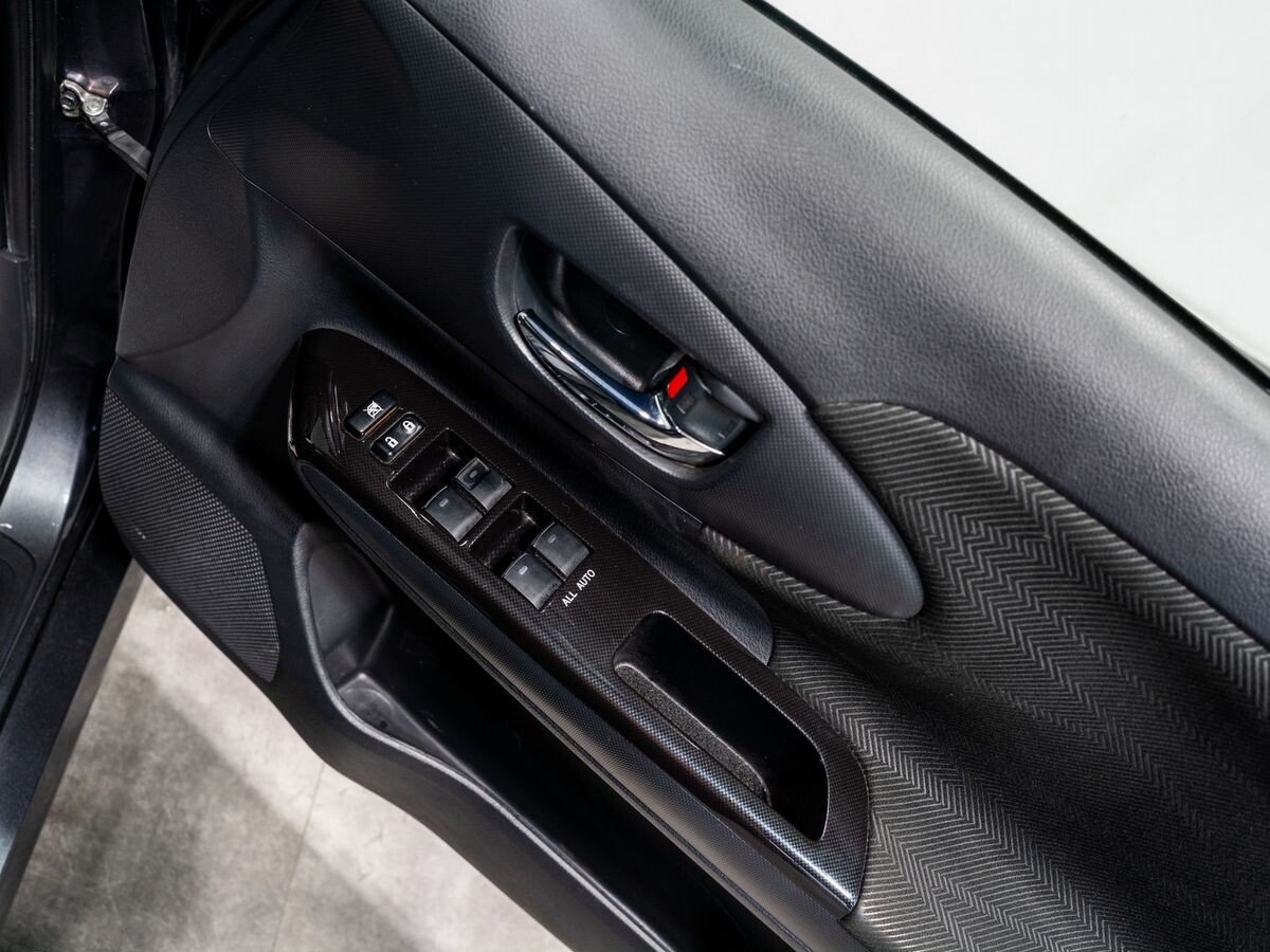 Toyota Wish 2015 - фото автомобиля