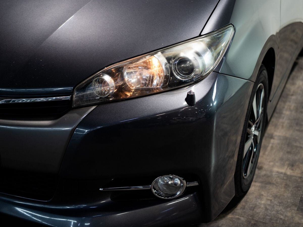 Toyota Wish 2015 - фото автомобиля