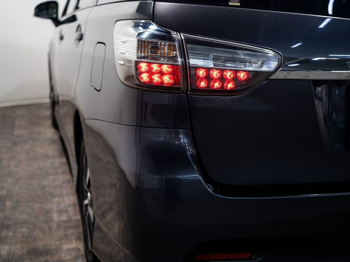 Toyota Wish 2015 - фото автомобиля