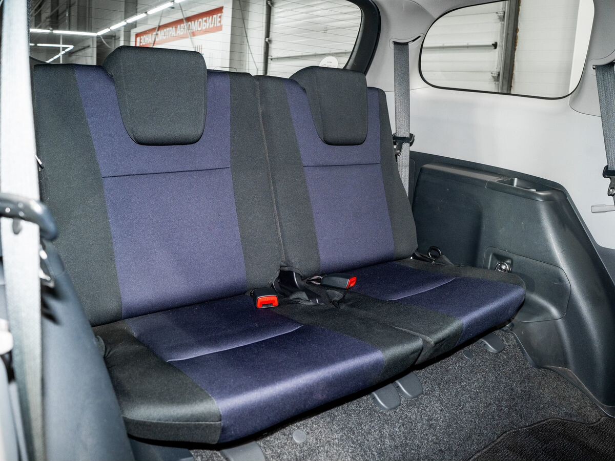 Toyota Wish 2015 - фото автомобиля