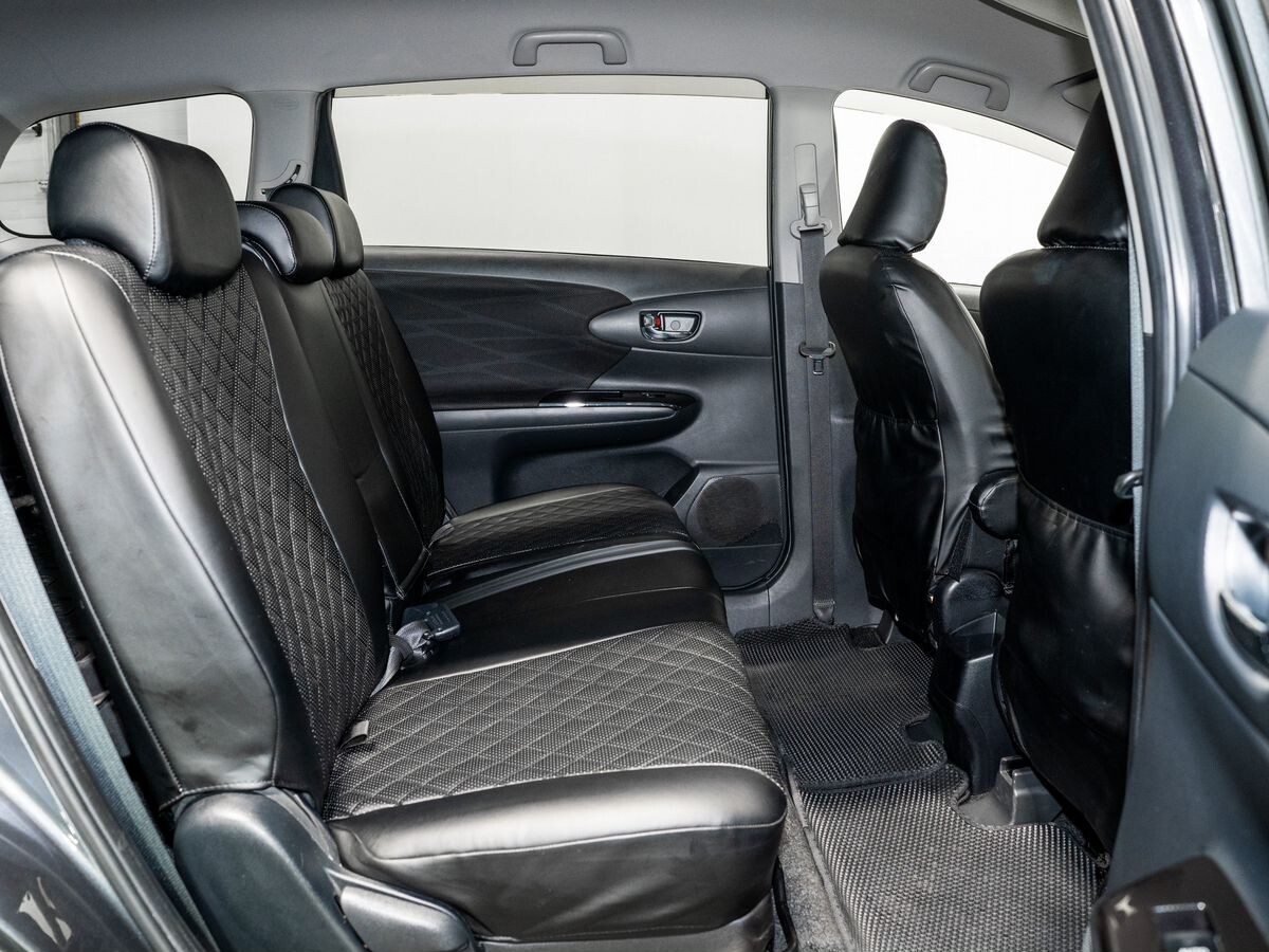 Toyota Wish 2015 - фото автомобиля