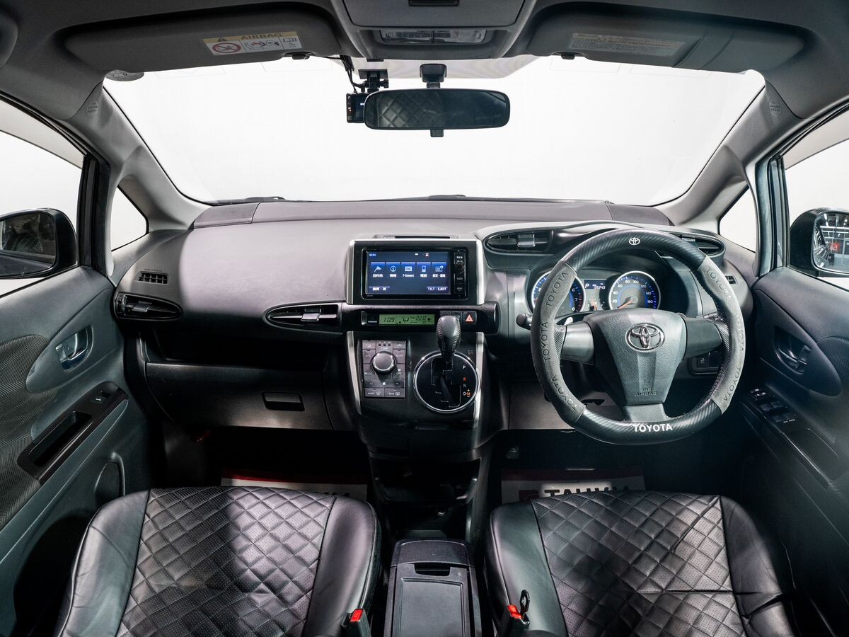 Toyota Wish 2015 - фото автомобиля