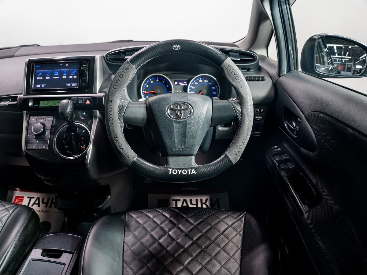 Toyota Wish 2015 - фото автомобиля