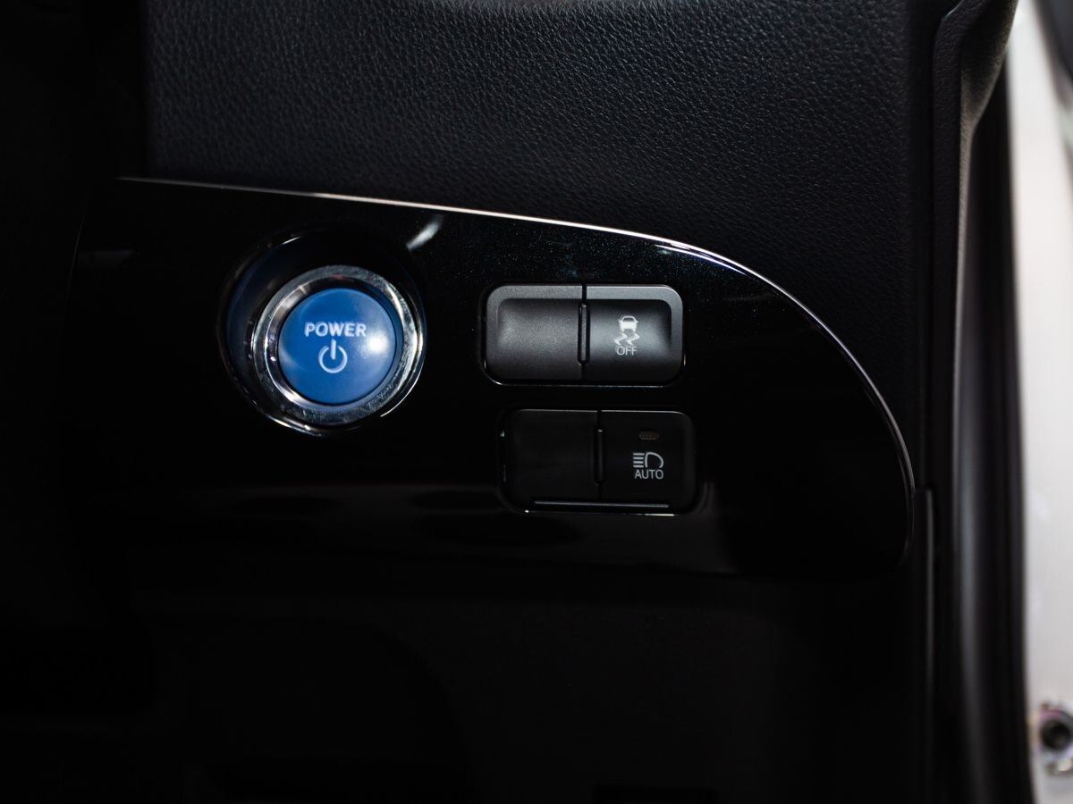 Toyota Prius 2019 - фото автомобиля