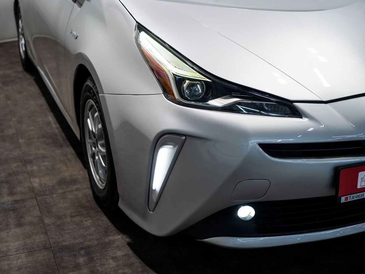 Toyota Prius 2019 - фото автомобиля