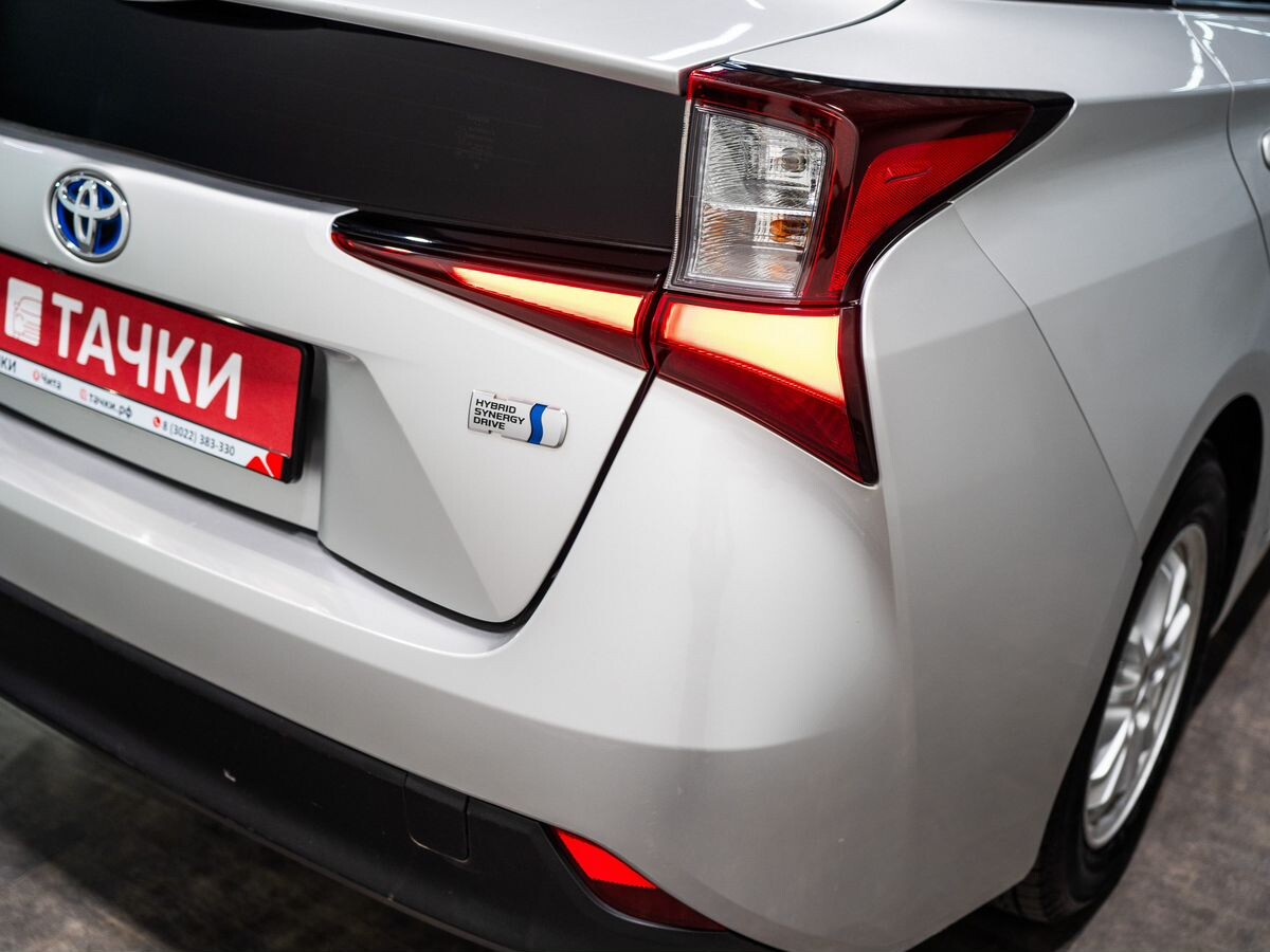Toyota Prius 2019 - фото автомобиля