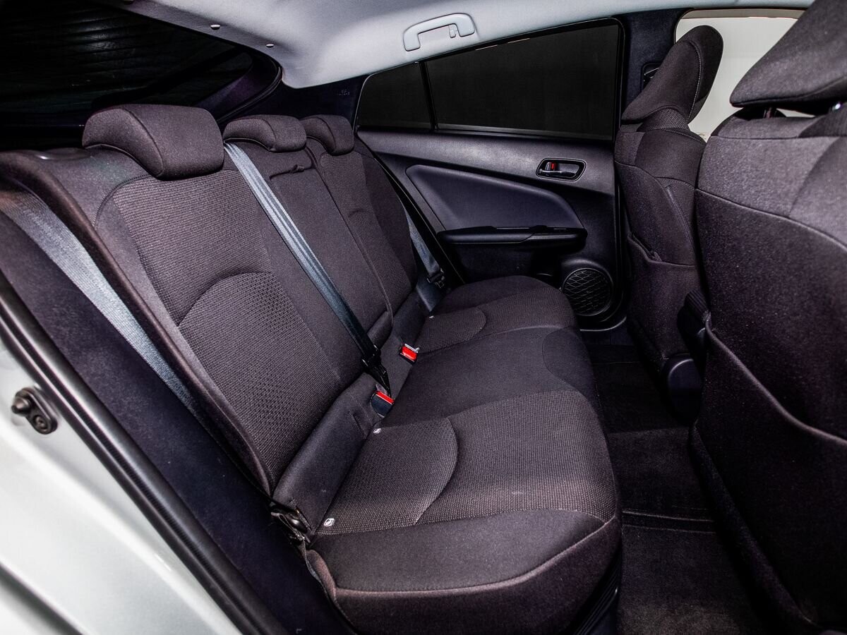 Toyota Prius 2019 - фото автомобиля