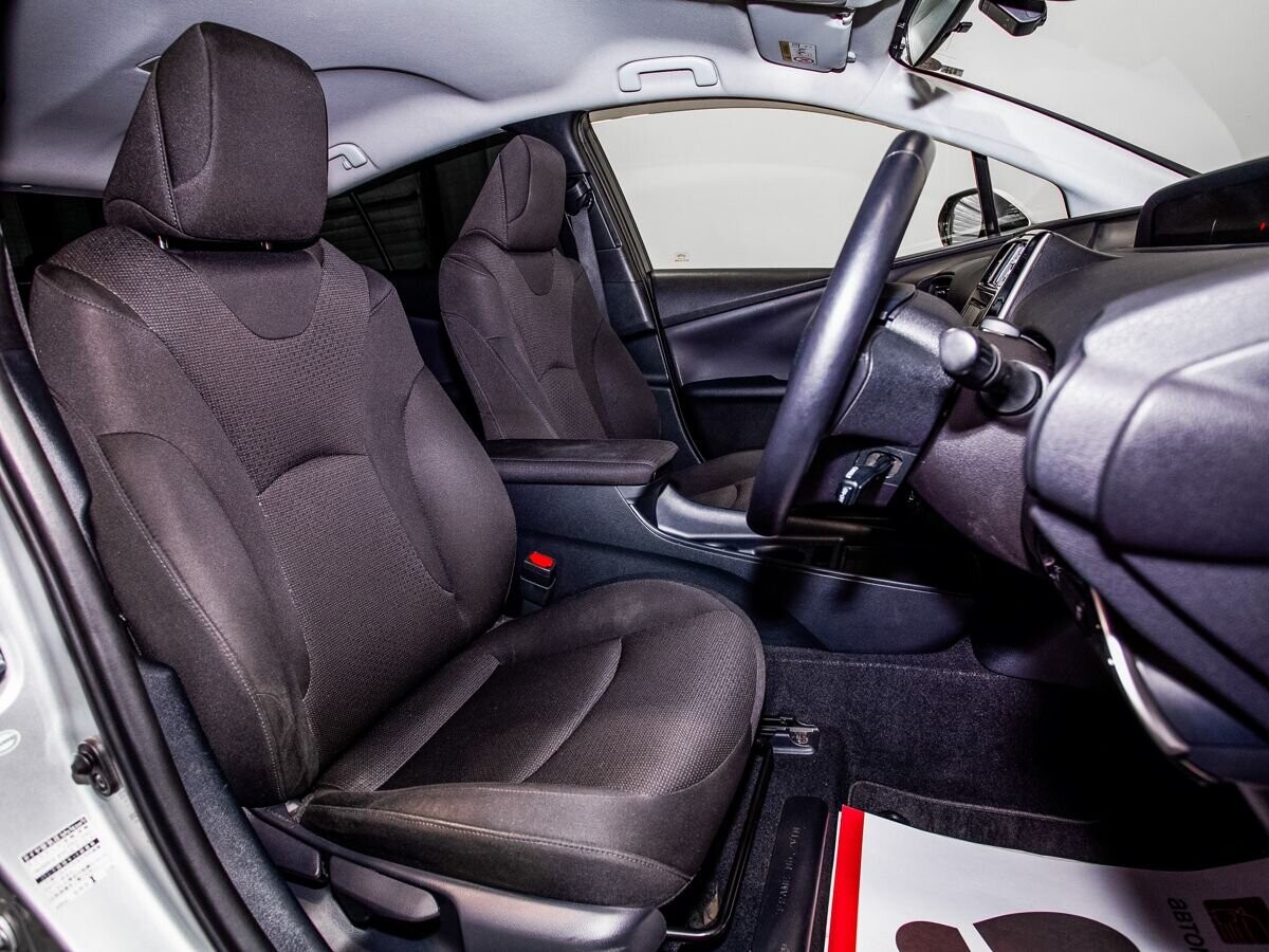 Toyota Prius 2019 - фото автомобиля