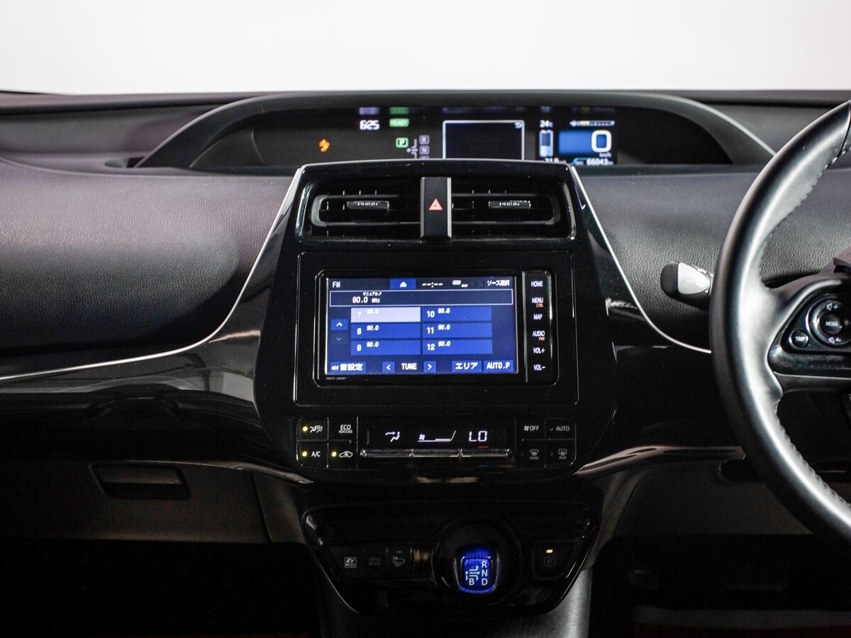 Toyota Prius 2019 - фото автомобиля