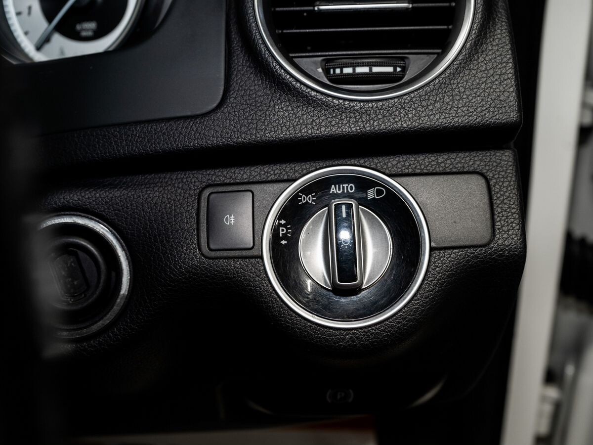 Mercedes-Benz C-Class 2012 - фото автомобиля