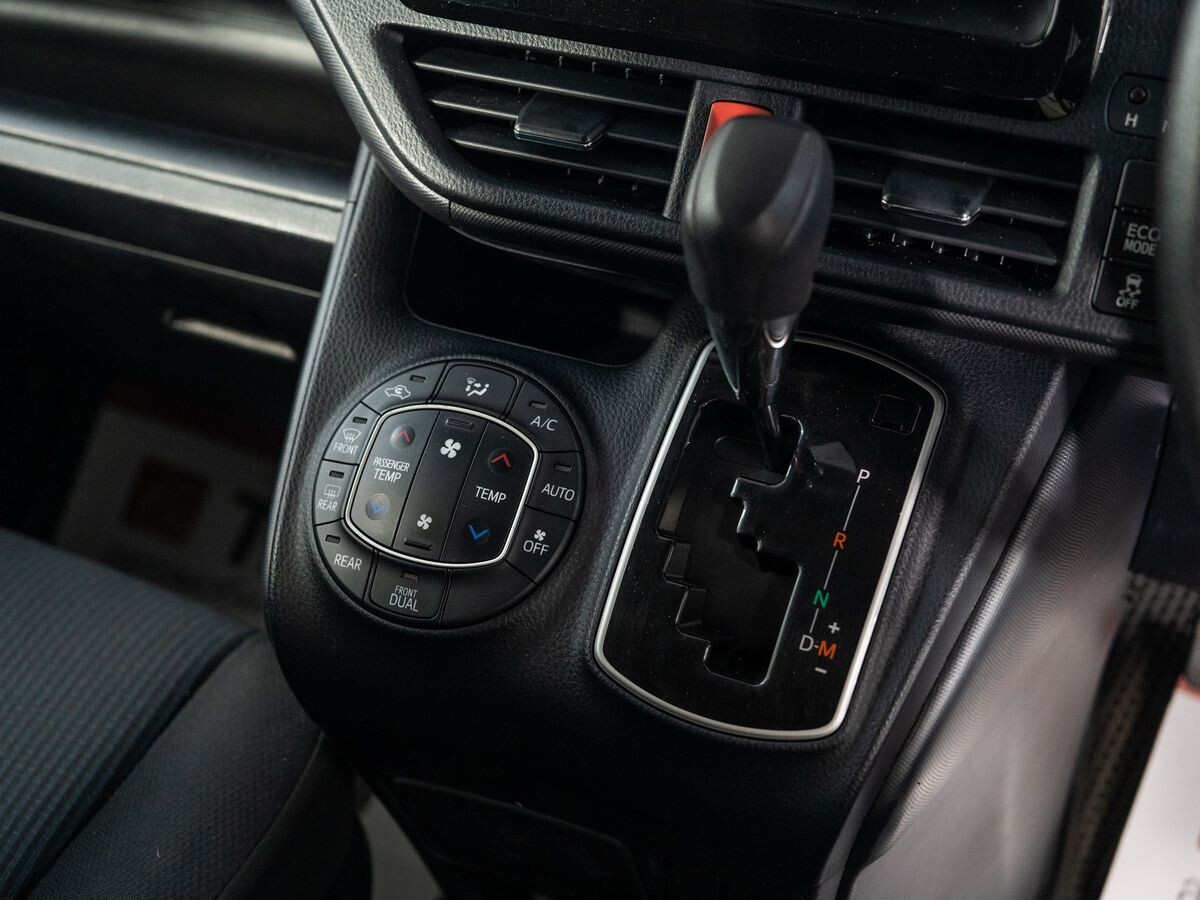 Toyota Noah 2020 - фото автомобиля