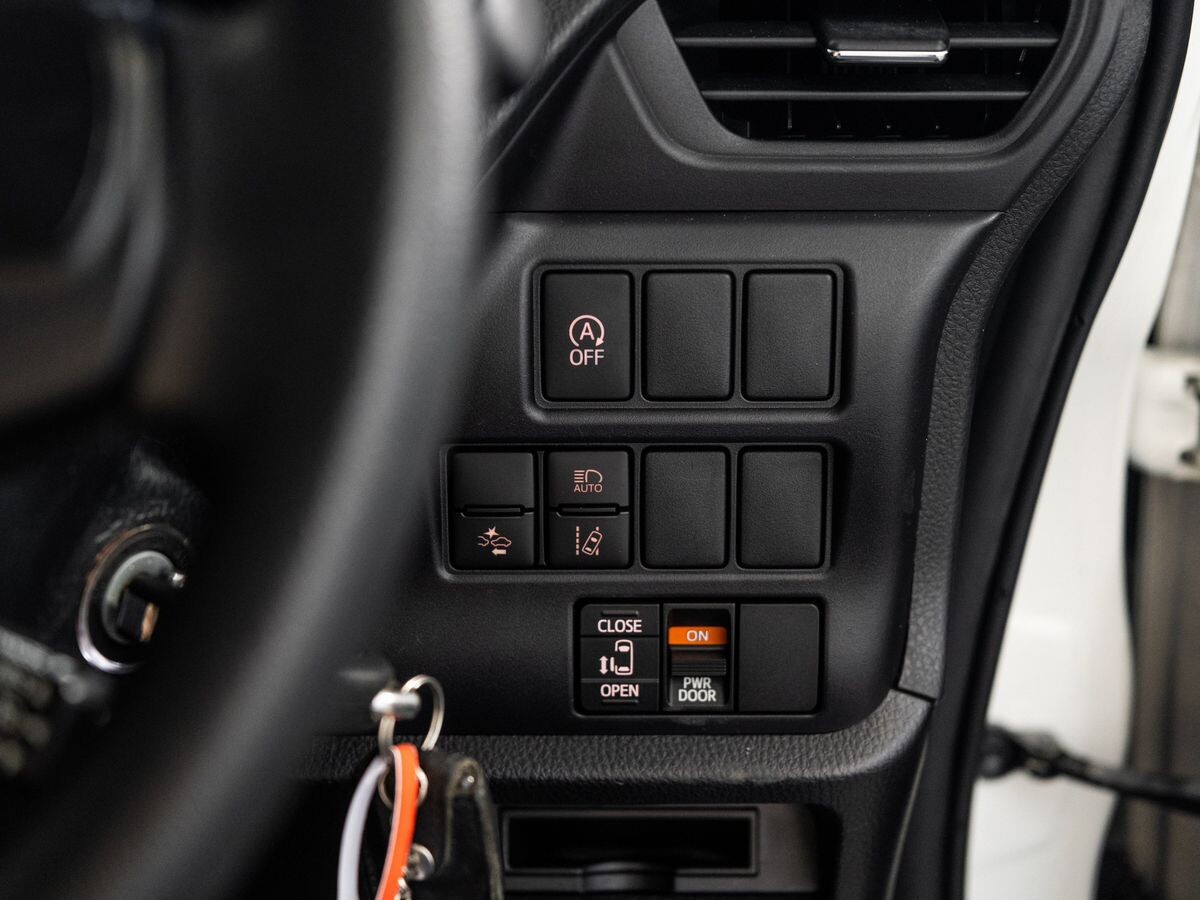 Toyota Noah 2020 - фото автомобиля
