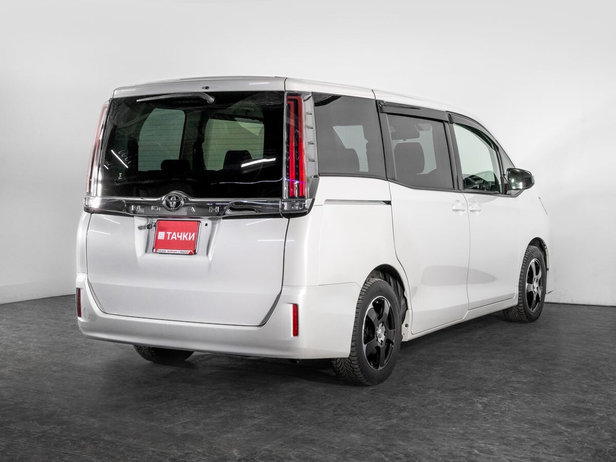Toyota Noah 2020 - фото автомобиля