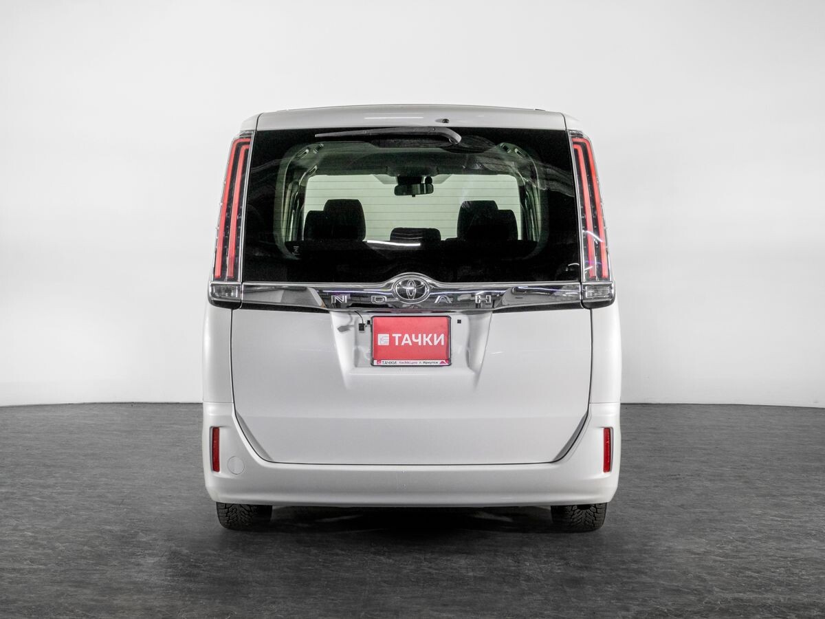 Toyota Noah 2020 - фото автомобиля