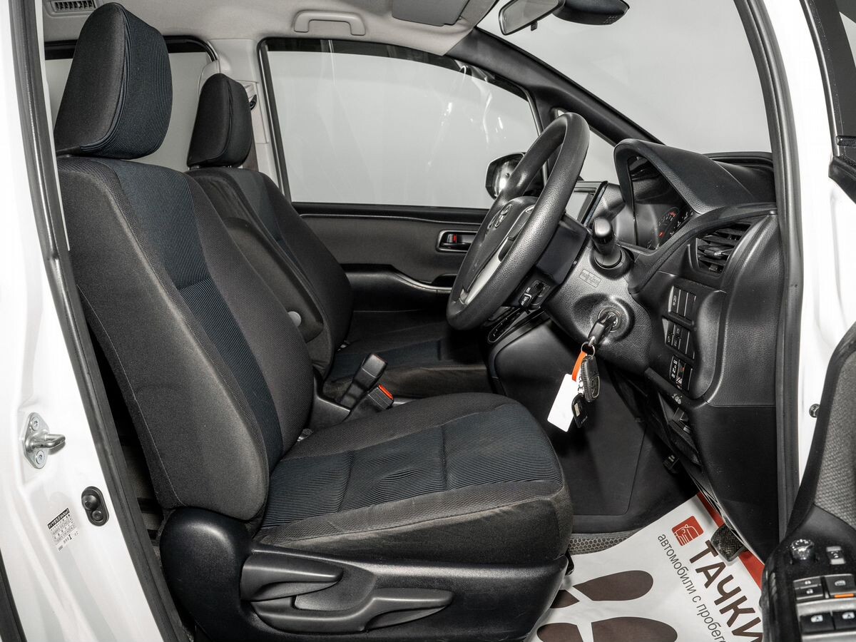 Toyota Noah 2020 - фото автомобиля