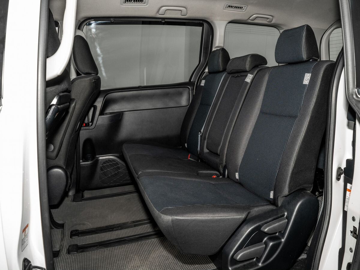 Toyota Noah 2020 - фото автомобиля