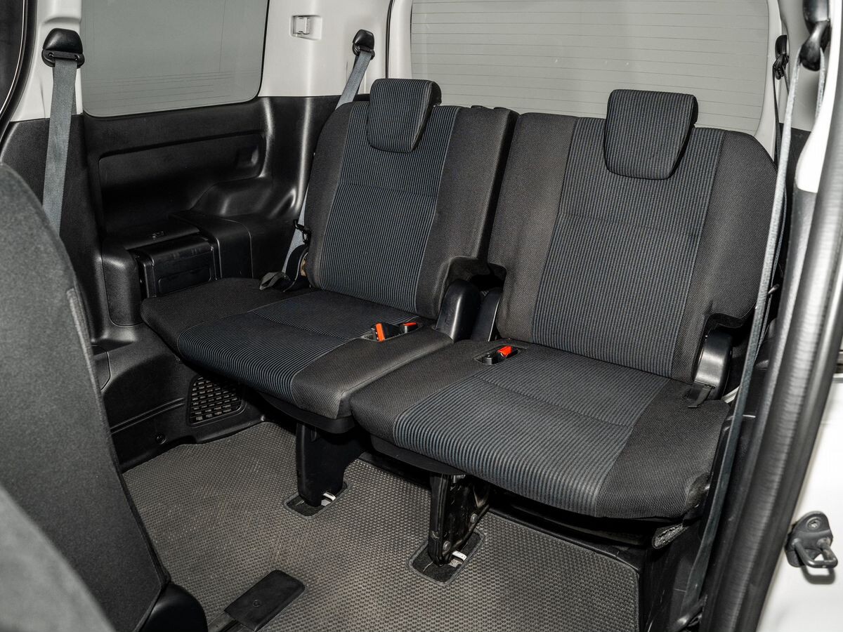 Toyota Noah 2020 - фото автомобиля