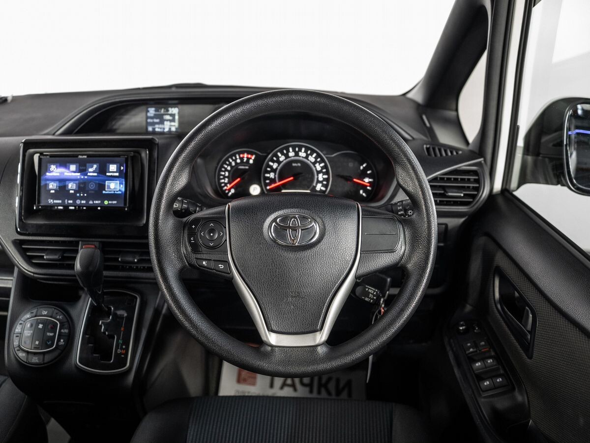 Toyota Noah 2020 - фото автомобиля