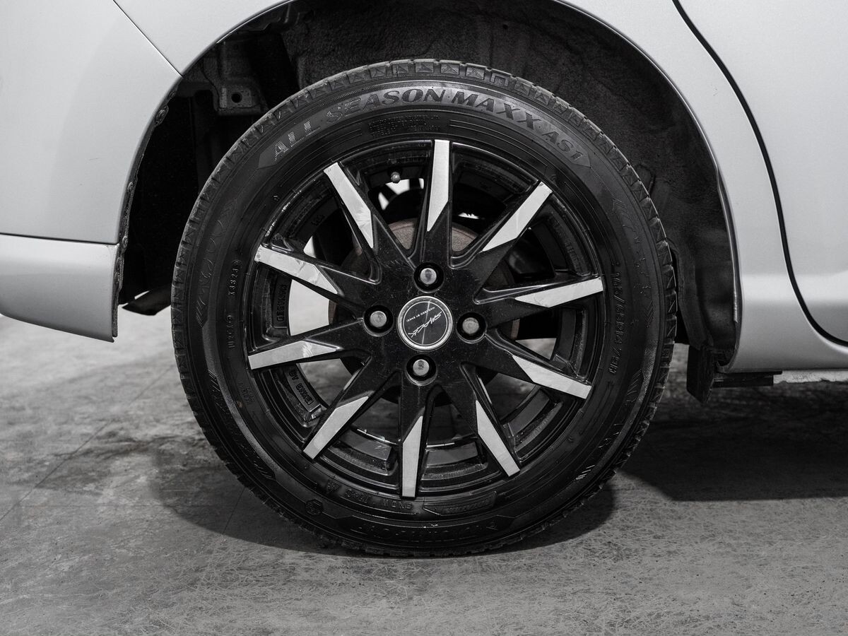 Toyota Tank 2018 - фото автомобиля