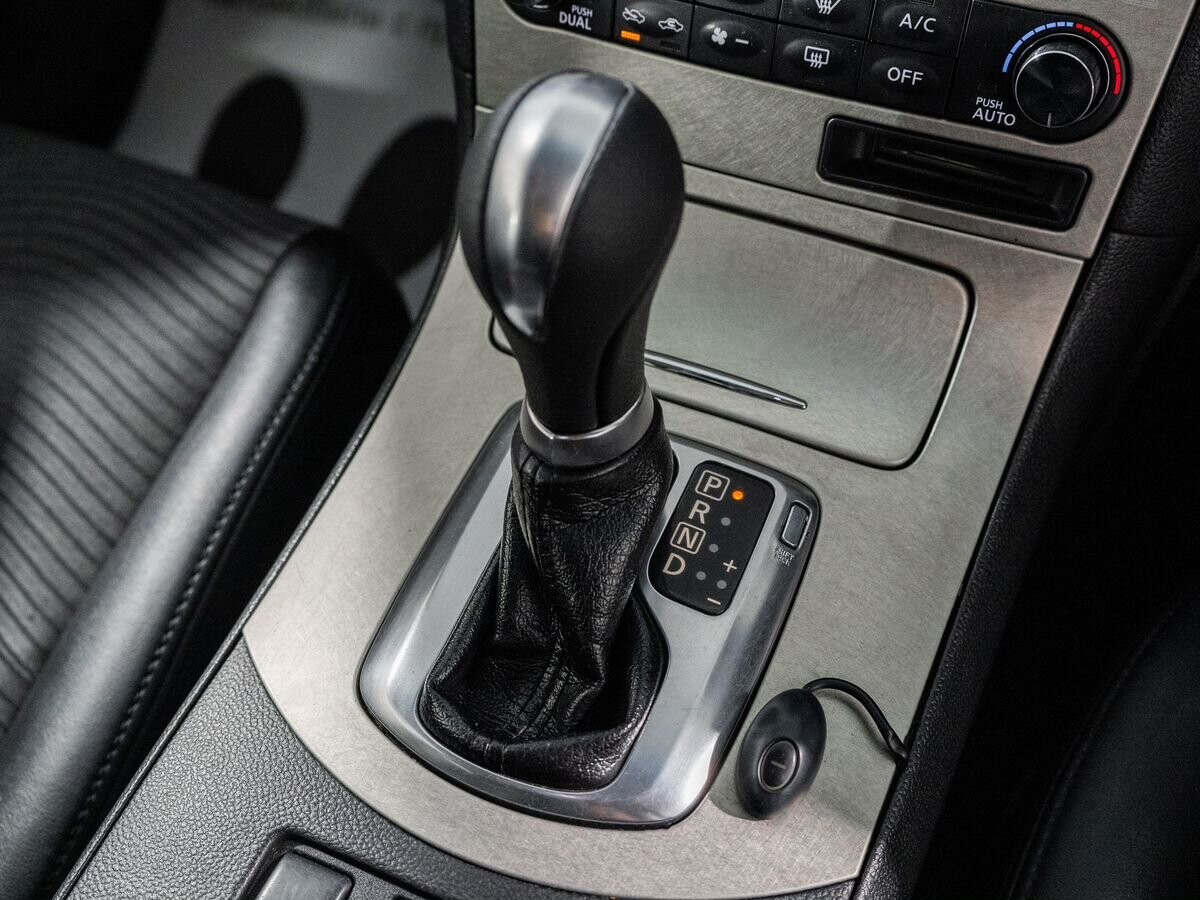 Nissan Skyline 2008 - фото автомобиля