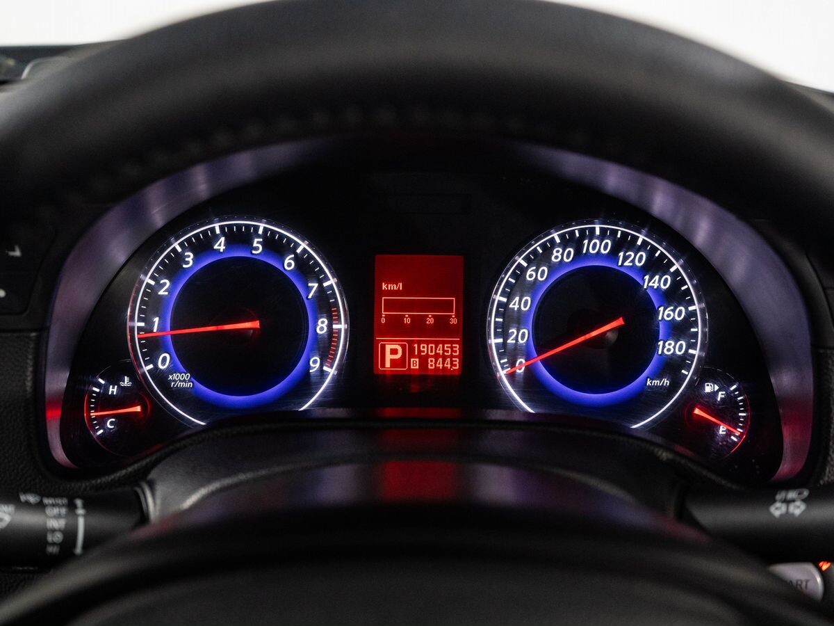 Nissan Skyline 2008 - фото автомобиля