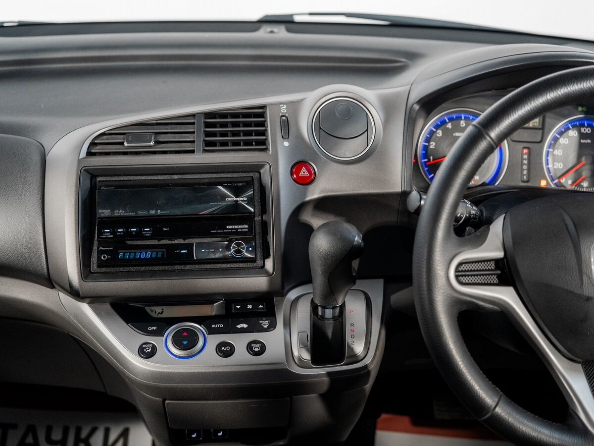 Honda Stream 2010 - фото автомобиля