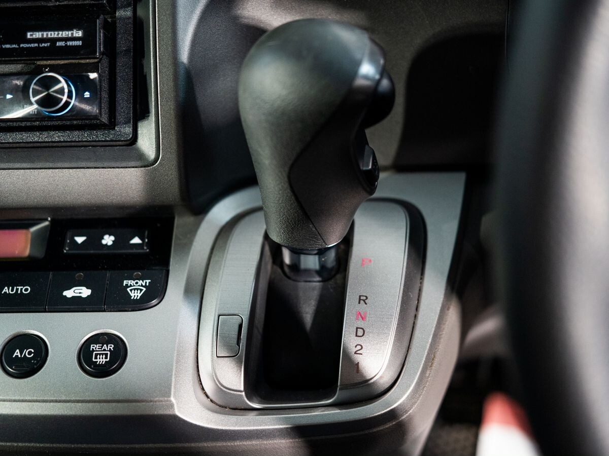 Honda Stream 2010 - фото автомобиля