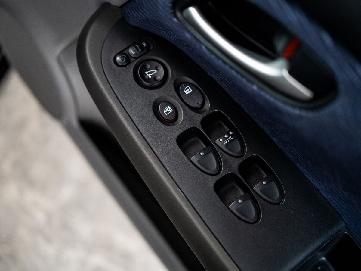 Honda Stream 2010 - фото автомобиля