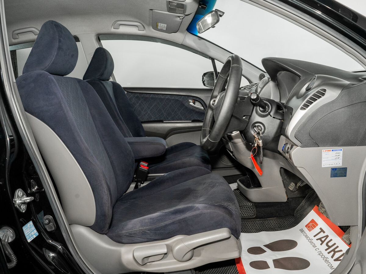 Honda Stream 2010 - фото автомобиля