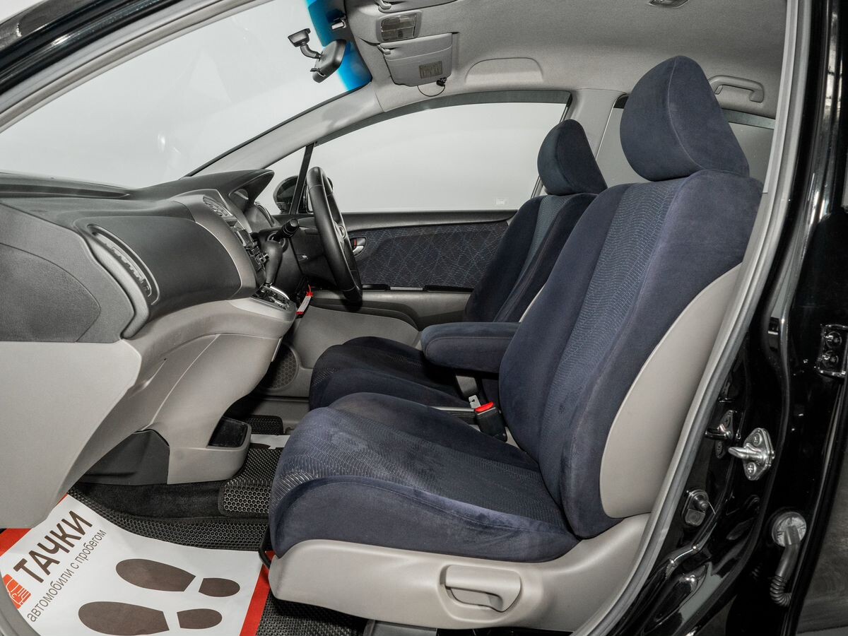Honda Stream 2010 - фото автомобиля